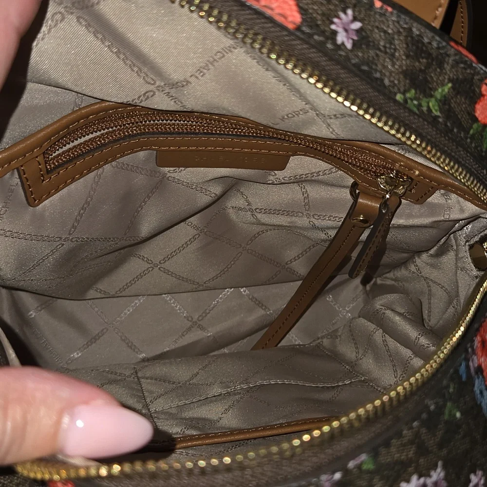 Backpack - Picture 3 of 5